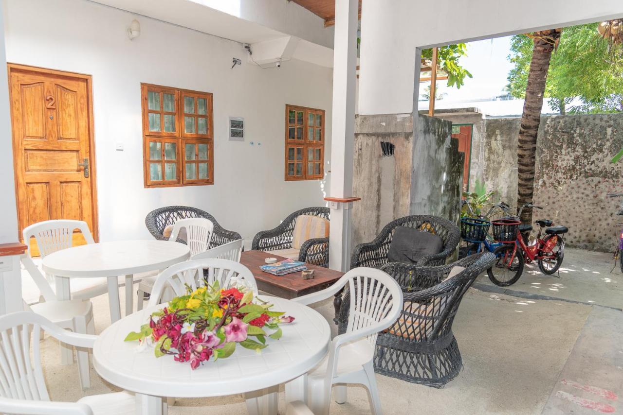 Chao Guest House Maafushi Bagian luar foto