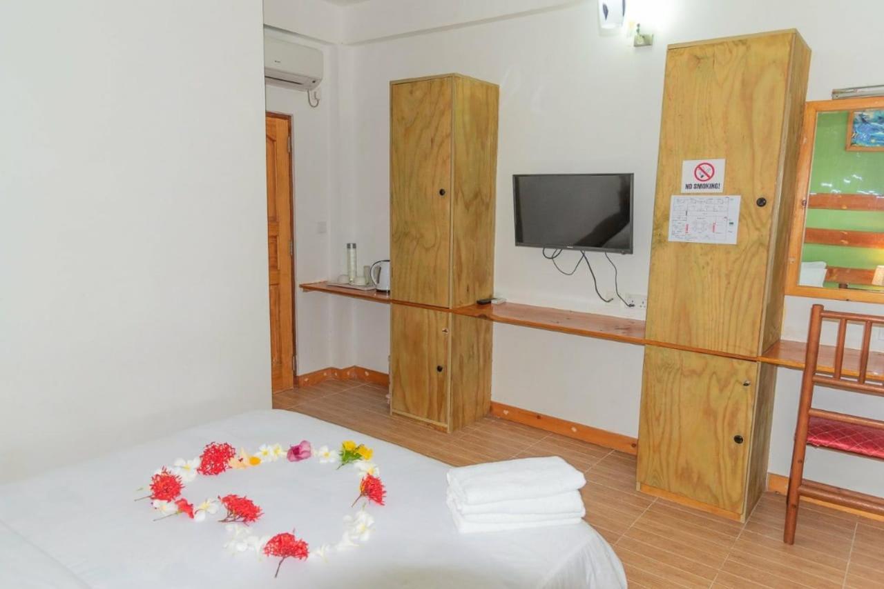 Chao Guest House Maafushi Bagian luar foto