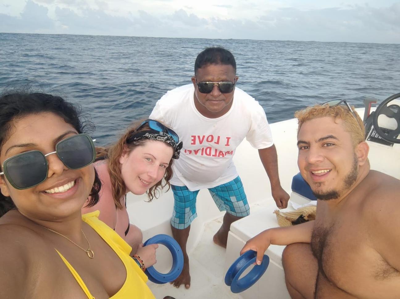 Chao Guest House Maafushi Bagian luar foto